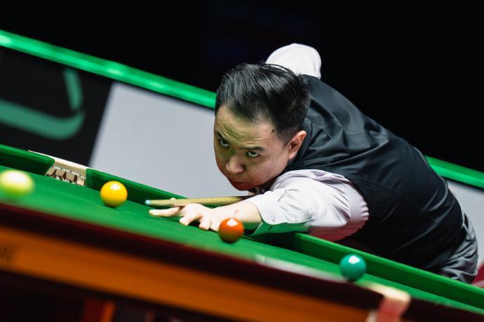 博鱼电竞APP-轰1杆破百4杆50+！肖国栋5-2赢下德比战，晋级世界大奖赛四强